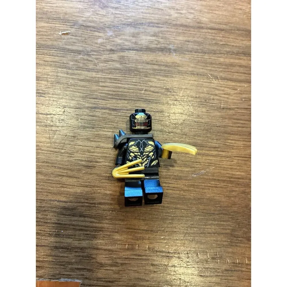 Lego Outrider Minifigure Marvel 76124